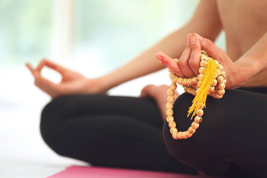 Using prayer beads during meditation