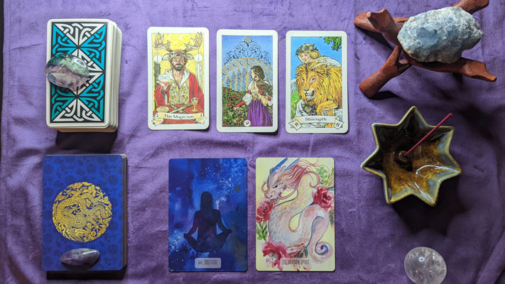 Oracle Cards vs Tarot Cards